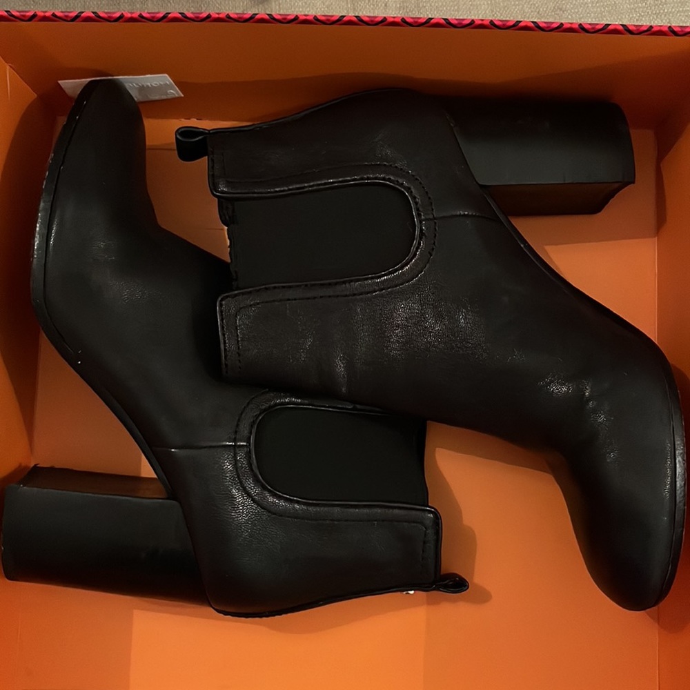 Tory Burch Black Margaux 90mm Bootie sized 8